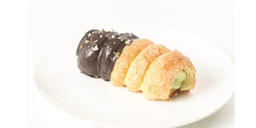 Pistachio Crunch Horn Cone